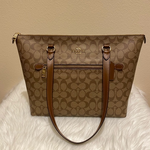 Coach - Picture 2 of 8